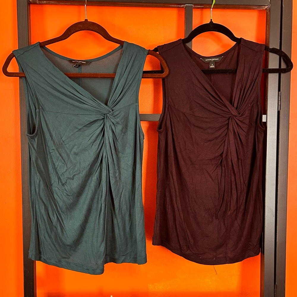 💚💚5/$25💚💚 Banana Republic Sleeveless Twist Front Top Burgundy & Teal